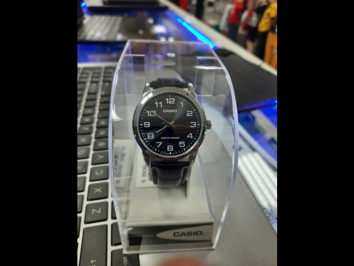 Casio MTP V001 leather watch