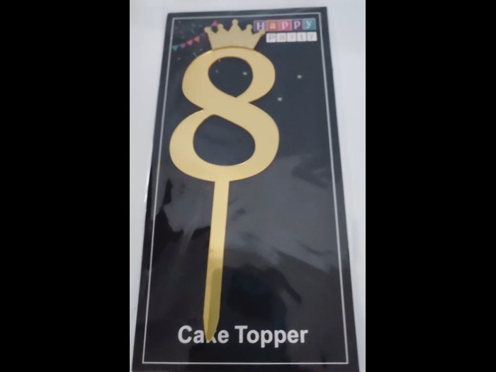 8 - CAKE TOPPER