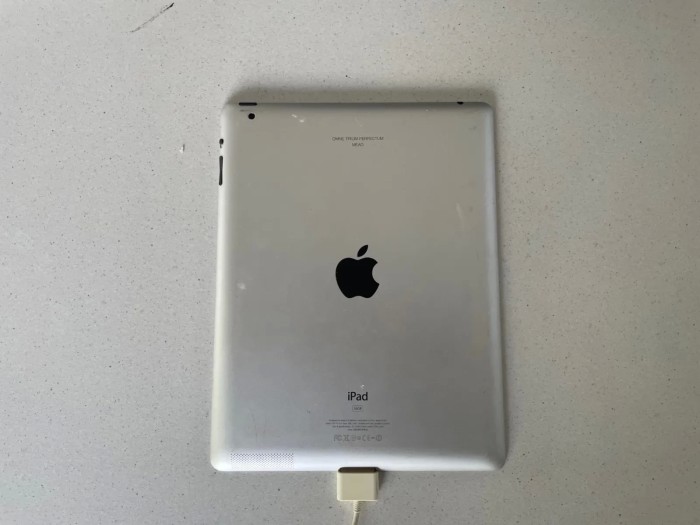 Apple iPad (16GB)