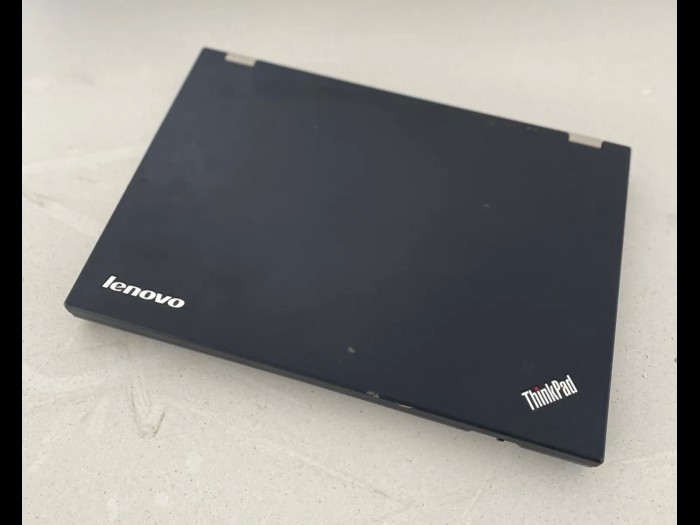 Laptop ThinkPad T430 (damaged keys)
